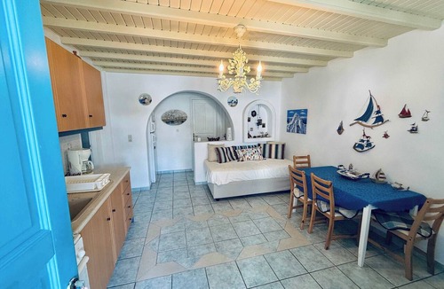 Ornos Apartment | Stylish 2 Bd Escape Apt with Patio at Ornos Beach