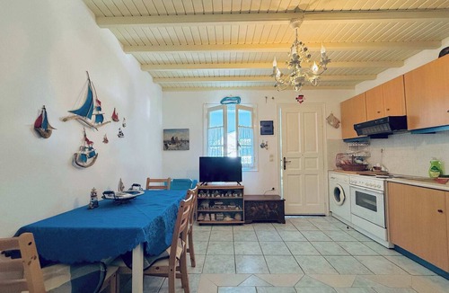 Ornos Apartment | Stylish 2 Bd Escape Apt with Patio at Ornos Beach