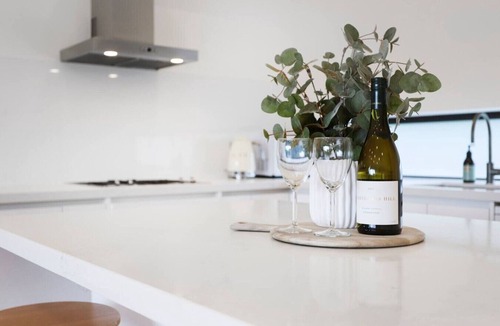 Yarraville House | Stylish 2-Bedroom Designer Home Private Balcony w/City Views Free Parking Modern Kitchen Fast WiFi Family-Friendly Near City & Public Transport Heart of Yarraville