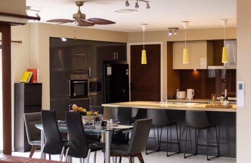 Stretton House | Stylish 2BR House for a Memorable Stay @Stretton