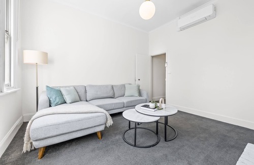 Carlton South House | Stylish 3BR Carlton - CBD Fringe Terrace