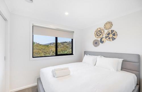 Austins Ferry Apartment | Stylish 4BR Family Escape with Deck & Views Near MONA