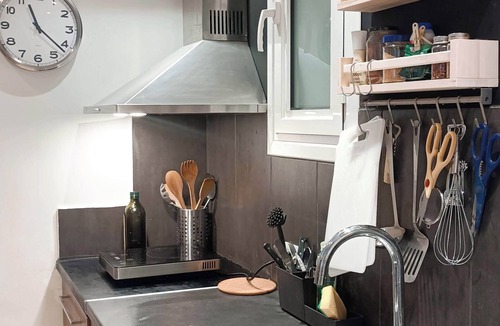 Mousio Apartment | Stylish Apartment with City Views near Athens’ Top Attractions