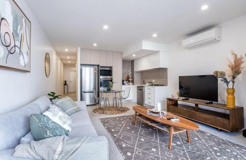 West End Apartment | Stylish Apartment with Rooftop Pool