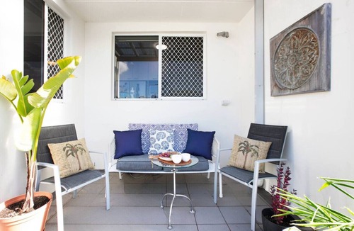 Balmain Apartment | Stylish Balmain Townhouse with Pool & City Views