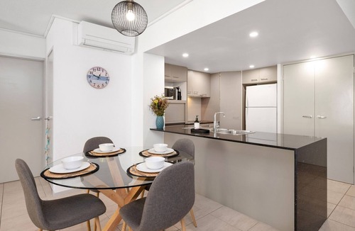 Redcliffe Condo | Stylish beachside unit 3 min walk to beach