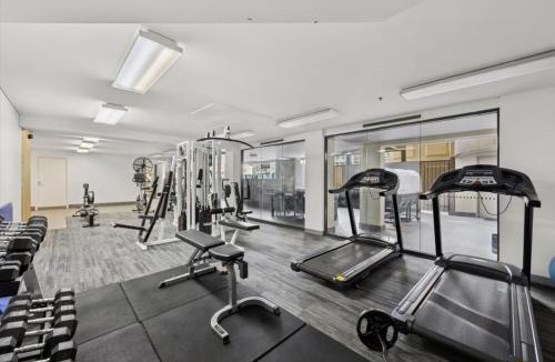 Canberra City Centre Apartment | Stylish Braddon Retreat 2Bedroom Free Parking & Pool