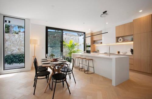 Burraneer House | Stylish Coastal Retreat Near Cronulla Beach