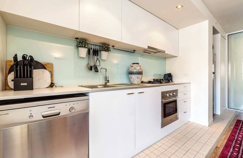 Hawthorn Condo | Stylish Escape Near Swinburne & Hawthorn Hotspots