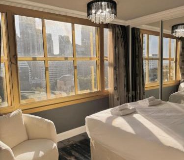 Darlinghurst Apartment | Stylish Family 1BR with Cozy Bunks and Games for 5
