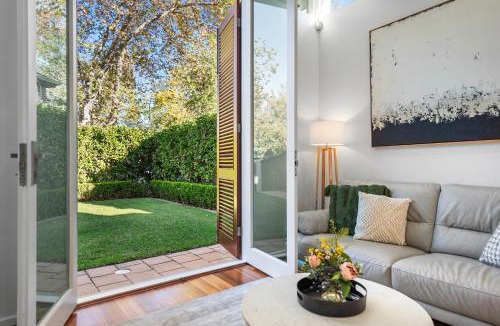 North Adelaide House | Stylish Home, Family - Walk to Pub,Cafes, 1KM CBD!