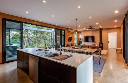 Eagle Bay House | STYLISH & LUXE CONTEMPORARY ESCAPE SURROUNDED BY GORGEOUS NATURAL BUSHLAND