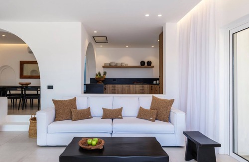 Kalafatis Villa | Stylish Mykonos Villa With Jacuzzi