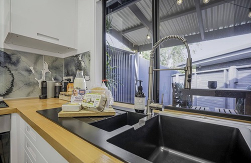 Port Willunga House | Stylish new studio apartment easy walk to beach - Perfect for romantic getaway