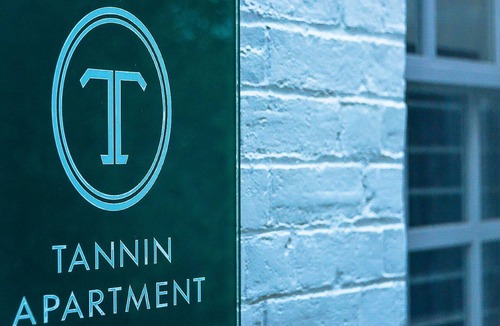 Bathurst Apartment | Stylish renovated heritage apartment, in quiet tree lined st close to the CBD