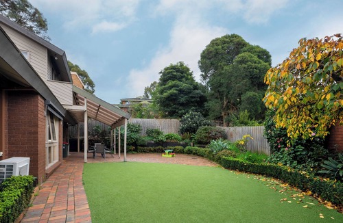 Wheelers Hill House | Stylish Retreat at Wheelers Hill 5BRM