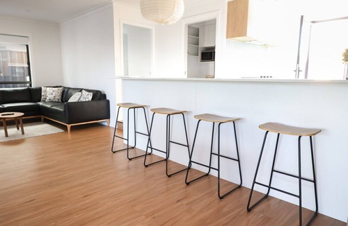 Wagga Wagga House | Stylish Stay: 4BR Central Wagga
