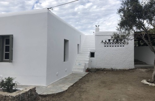 Mykonos Town Apartment | Stylish Studio in Mykonos END OF SEASON SPECIALS!