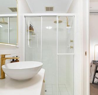 Adelaide Central Business District Apartment | Stylish Urban Retreat on Eden