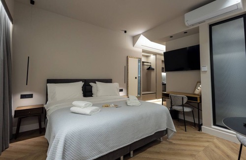 Psirri Hotel | Suite with City View, Lux Suites Athens