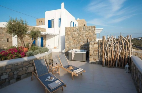 Agios Stefanos Apartment | Suite with Jacuzzi & Sea View