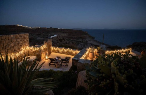 Agios Stefanos Apartment | Suite with Jacuzzi & Sea View