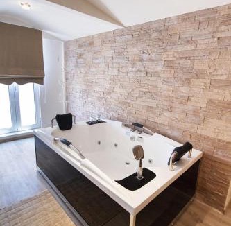 Lefkada Town Apartment | SUITES PIROFANI