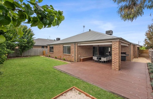 Mount Duneed House | Summer Breeze - 10 mins to Barwon Heads & Torquay
