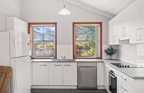 Mollymook Apartment | Summer Breeze - Mollymook beach hut only minutes to the beach