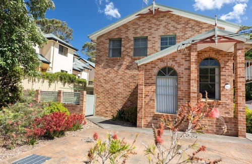Mollymook Apartment | Summer Breeze - Mollymook beach hut only minutes to the beach