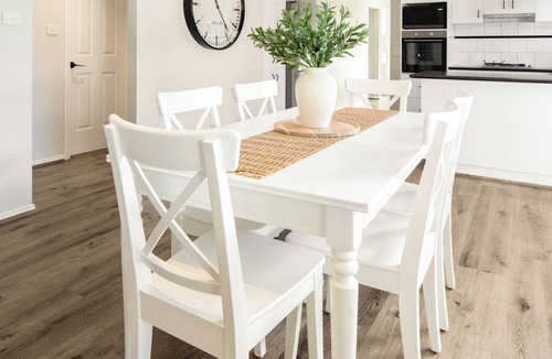 Sydenham House | Summery 4BR Home by Mel Airport CBD & Watergardens