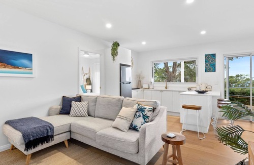 Mollymook Beach House | Sun Kissed Getaway - Spacious Family Home close to Mollymook Beach!