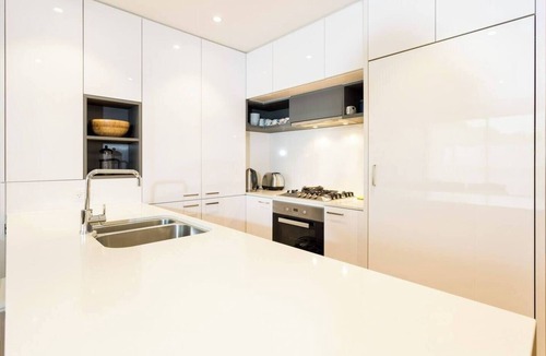 Doncaster East Apartment | Sun lit Suburban Stay near Westfield Doncaster