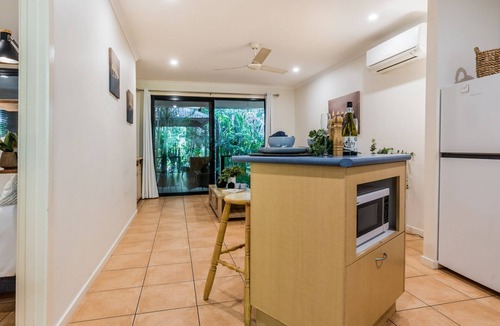 Agnes Water Villa | Sunbird Garden 3 - private villa with spa & small pet permitted inside