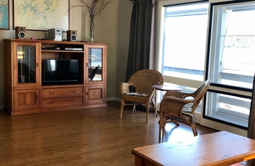 Little Wobby Cabin | "SUNDECK LODGE" Waterfront. Sleeps 11. Awesome. HAWKESBURY/COWAN/PITTWATER