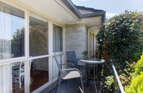 Glen Waverley House | Sunlit Suburbia A Breezy Abode in Glen Waverley