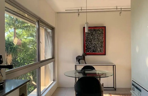 Potts Point Apartment | Sunny 1 Bedroom City Apartment with Rooftop Pool & BBQ