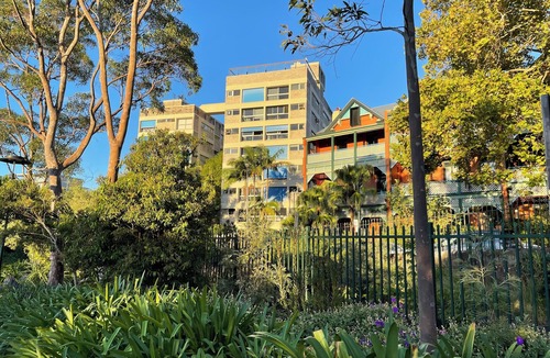 Potts Point Apartment | Sunny 1 Bedroom City Apartment with Rooftop Pool & BBQ