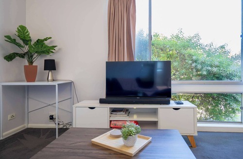 Highton Apartment | Sunny 2BR Home in Highton – Easy Geelong Access