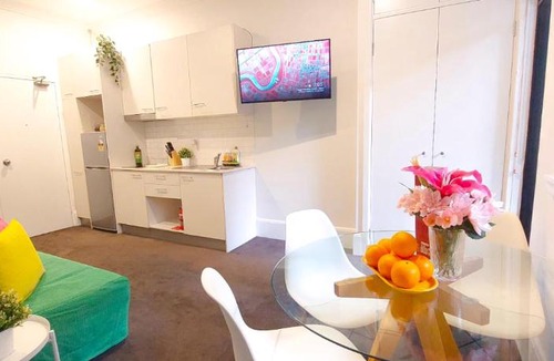 Chippendale Apartment | Sunny and central loft in the city of Sydney