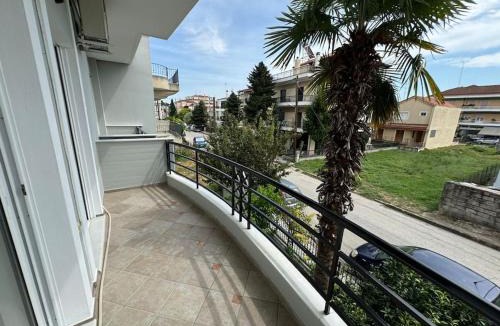 Trikala Apartment | Sunny and Spacious Luxury House