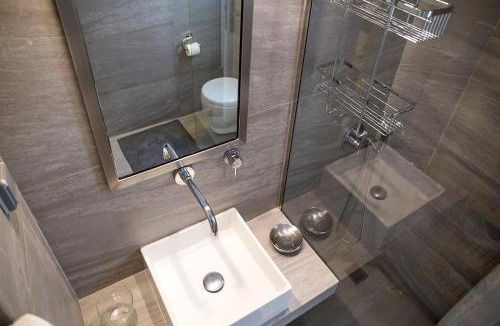 Athens Apartment | Sunny Apartment (90m2) in Athens center