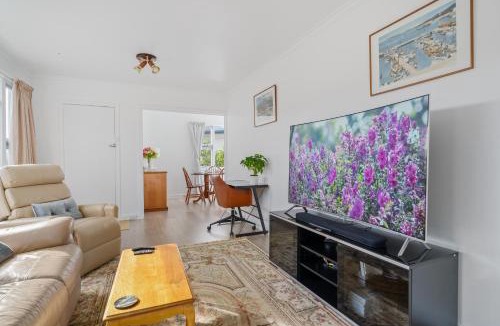 Kingston Beach Villa | Sunny Beach Holiday Home 80