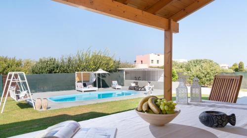 Petaloudes Villa | SUNNY BREEZE Deluxe Villa Near Beach, Private Pool