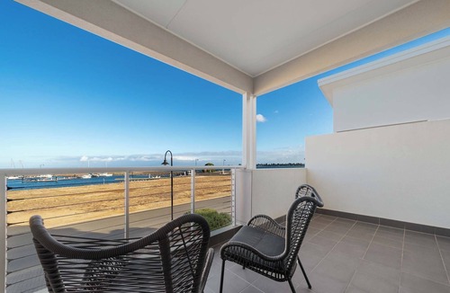 Port Vincent House | Sunny Dais Beachfront - stunning views of the Marina, Clifftops and Port Vincent