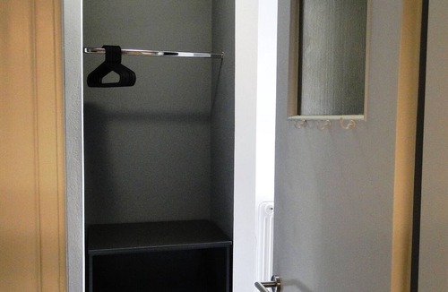 Ilisia Apartment | Sunny Downtown Loft Boutique