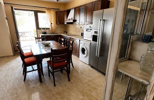 Kefalos Apartment | Sunny Retreat - Kefalos Stay with Patio & Parking