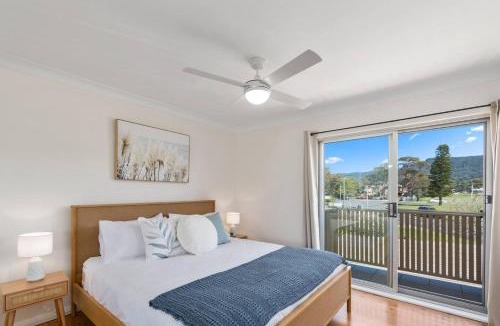 East Corrimal Apartment | Sunny Shores Escape - Breezy Days near Surf Beaches
