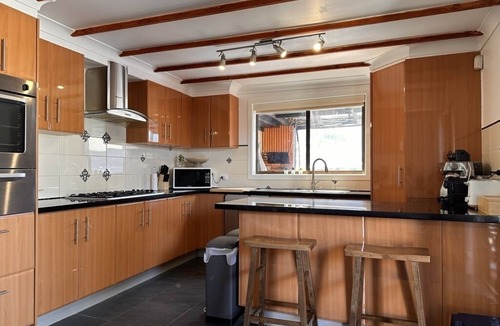 Lake Illawarra House | Sunny Shores Retreat –Private Pool & Pet friendly
