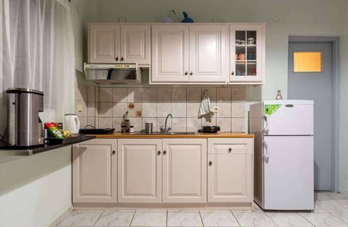 Pylos-Nestoras Apartment | Sunny Summer Retreat - Perfect Location & BBQ
